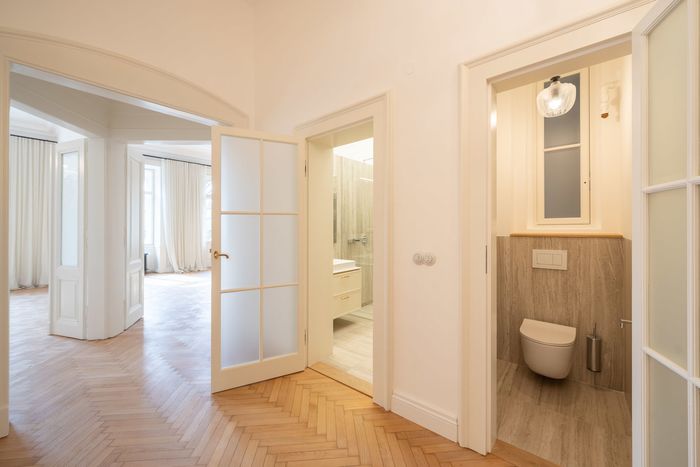 Fotografie nemovitosti - Magnificent apartment with three bathrooms, Prague 2 - Náměstí Míru