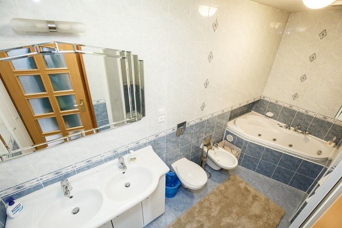 Fotografie nemovitosti - Luxusní zařízený byt k pronájmu, mezonet 6+2, Praha 1 -  Josefov, Pařížská ul., 219 m2, 3 koupelny