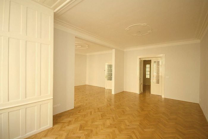 Fotografie nemovitosti - Praha, stylový nezařízený byt k pronájmu 5+1 (147m2), ulice Polská, Vinohrady, balkon