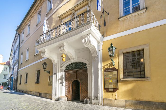 Fotografie nemovitosti - Praha, nezařízená kancelář k pronájmu v historické budově, ulice Michalská, Praha Staré Město