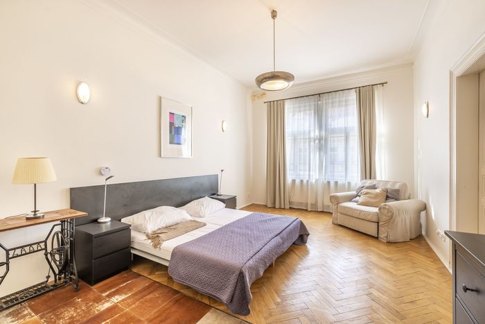 Fotografie nemovitosti - Pronájem Praha, krásný zařízený byt 3+1, 108 m2, balkon 2 m2, Staré Město - Vězeňská ulice