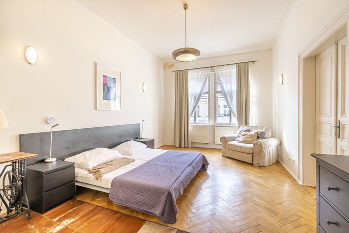 Fotografie nemovitosti - Pronájem Praha, krásný zařízený byt 3+1, 108 m2, balkon 2 m2, Staré Město - Vězeňská ulice