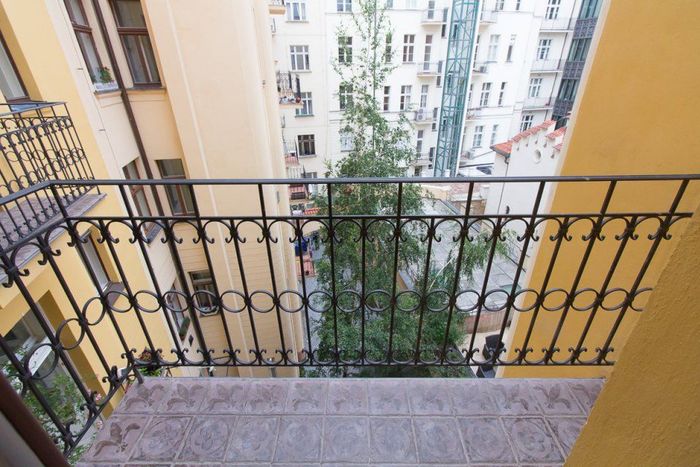 Fotografie nemovitosti - Praha, jedinečný luxusní zařízený byt 5+1 k pronájmu, po rekonstrukci, 184m2, balkon, Široká ulice,