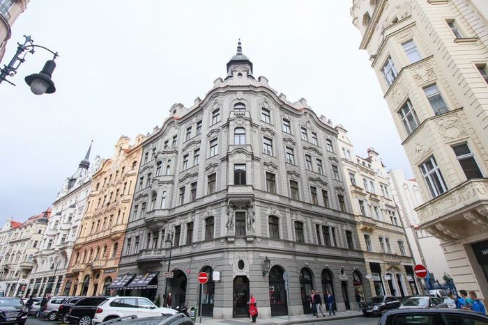 Fotografie nemovitosti - Praha, jedinečný luxusní zařízený byt 5+1 k pronájmu, po rekonstrukci, 184m2, balkon, Široká ulice,