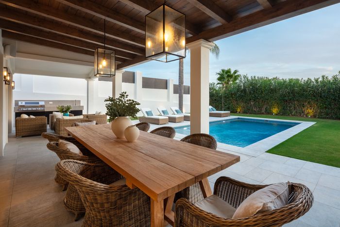 Fotografie nemovitosti - Španělsko - Costa del Sol, luxusní vila k prodeji, exkluzivní lokalita Haza Del Conde, bazén