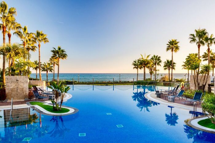 Fotografie nemovitosti - Španělsko - Costa del Sol, byt 4+1 k prodeji, přímo u pláže, 70 m2 + terasa 40 m2, parkování, bazén