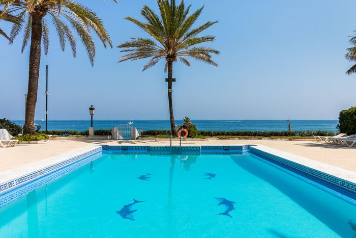 Fotografie nemovitosti - Costa del Sol, apartment 4+kt, right on the beach, 103 m2 + terrace 30 m2, swimming pool