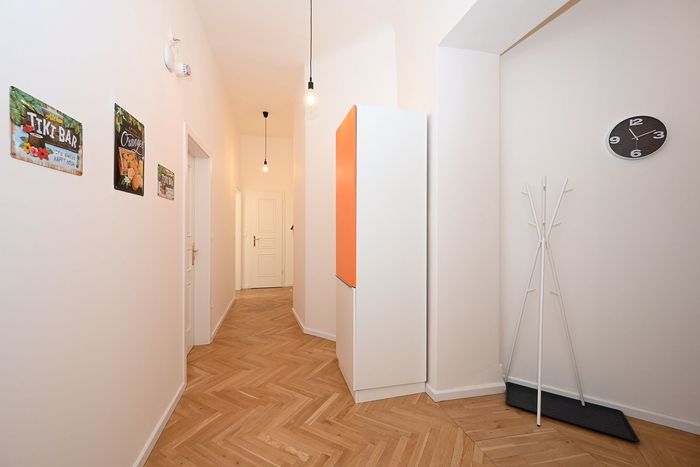 Fotografie nemovitosti - Prague, residential living, rent of a beautiful room of 14 m2, náměstí Kinských,available from June