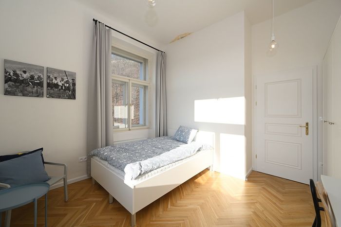 Fotografie nemovitosti - Rezidenční bydlení, pronájem pokoje 14m2, po rekonstrukci,nám.Kinských, Praha 5, od června