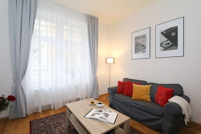 Fotografie nemovitosti - Prague, beautiful furnished apartment for rent 2+kk (48m2), Na Kozačce street, Vinohrady
