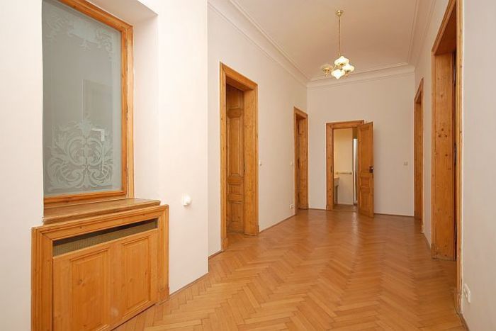 Fotografie nemovitosti - Vinohrady, prostorný byt 5+1 k pronájmu, 2 koupelny, 2 balkóny, (172m2), ulice Ibsenova