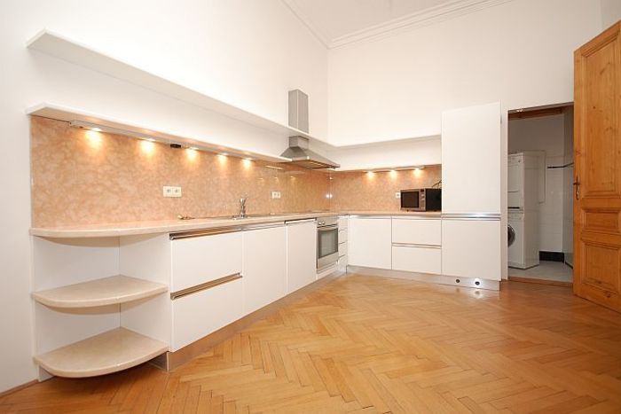 Fotografie nemovitosti - Vinohrady, prostorný byt 5+1 k pronájmu, 2 koupelny, 2 balkóny, (172m2), ulice Ibsenova