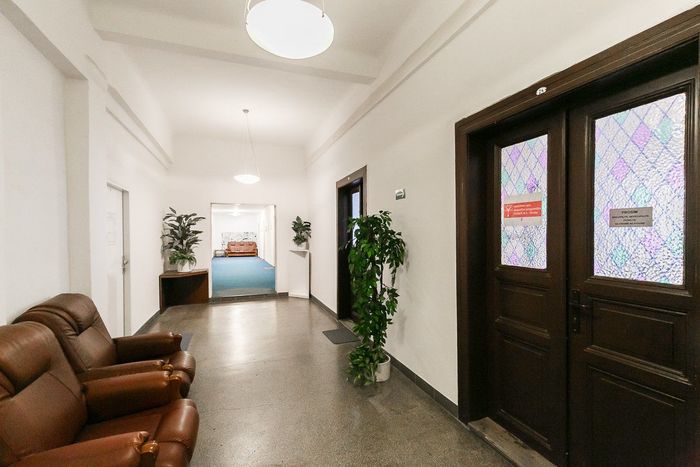 Fotografie nemovitosti - Částečně zařízené kancelářské prostory, 20m2, ulice Petrohradská, Vršovice.