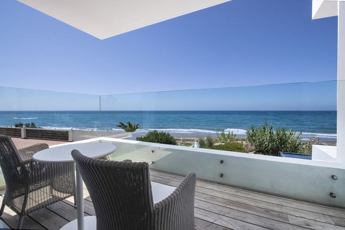 Fotografie nemovitosti - Spain - Marbella, luxury villa for sale, exclusive beachfront location, swimming pool