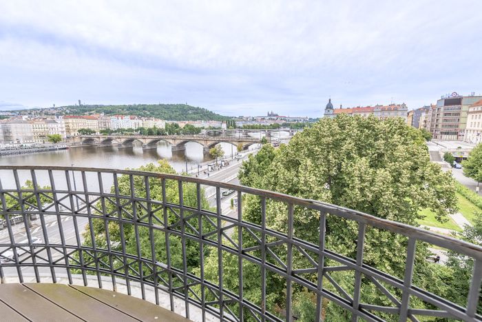 Fotografie nemovitosti - Pronájem Praha, luxusní vybavený apartmán 4+1(150m2),terasa, balkon, výhledem na Vltavu