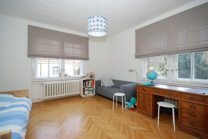 Fotografie nemovitosti - Prague, luxury villa for rent, 7+1, Na Ořechovce st.,5 bathrooms, two garages, swimming pool, garden