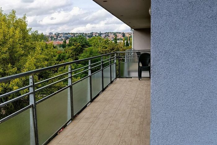 Fotografie nemovitosti - Krásný, zařízený byt 2+kk k pronájmu (58,5 m2), sklep, garáž, Vysočany- ulice Jana Přibíka