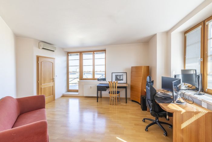 Fotografie nemovitosti - Beautiful duplex apartment 4+1 for sale, 288 m2 + terraces, garage, Prague 6 - Veleslavín