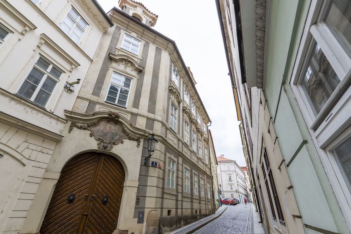 Fotografie nemovitosti - Praha, luxusní, kompletně zařízený a prostorný byt 2+kk k pronájmu, Vlašská, Malá Strana, 94m2