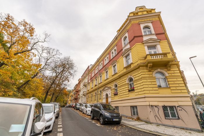 Fotografie nemovitosti - Prague, beautiful partly furnished apartment 2 + kk for rent, Na Skalce, Smíchov, cellar.