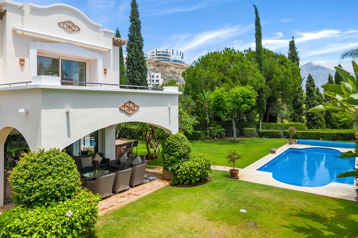 Fotografie nemovitosti - Spain - Marbella, luxury villa 536 m2 + terrace 99 m2, view, garden, pool