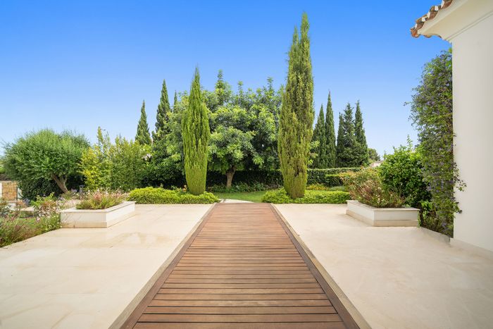 Fotografie nemovitosti - Španělsko - Marbella, luxusní vila 550 m2, 6 ložnic, terasa, výhled, zahrada, bazén