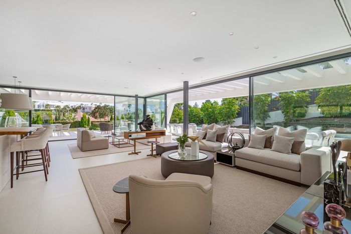 Fotografie nemovitosti - Spain - Marbella, luxury villa 906 m2, terrace, view, garden, pool