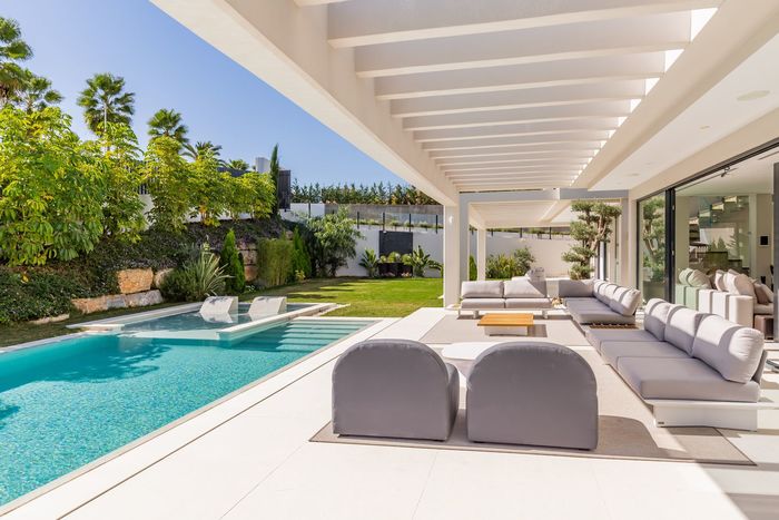 Fotografie nemovitosti - Španělsko - Marbella, luxusní vila 906 m2, terasa, výhled, zahrada, bazén