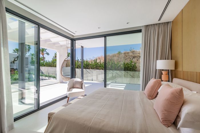 Fotografie nemovitosti - Španělsko - Marbella, luxusní vila 906 m2, terasa, výhled, zahrada, bazén