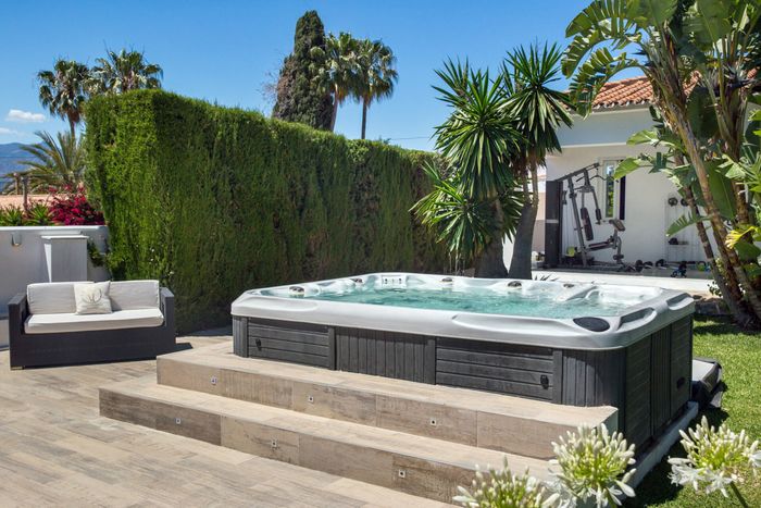 Fotografie nemovitosti - Španělsko - Marbella, luxusní vila 925 m2, terasa, vířivka, výhled, tropická zahrada, bazén