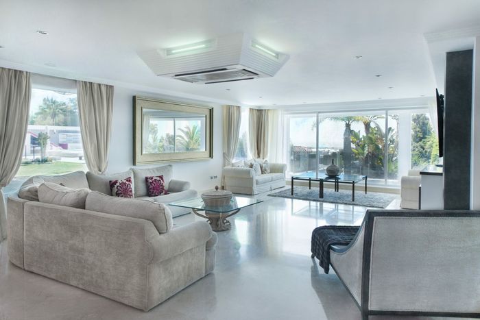 Fotografie nemovitosti - Spain - Marbella, luxury villa 925 m2, terrace, view, garden, pool