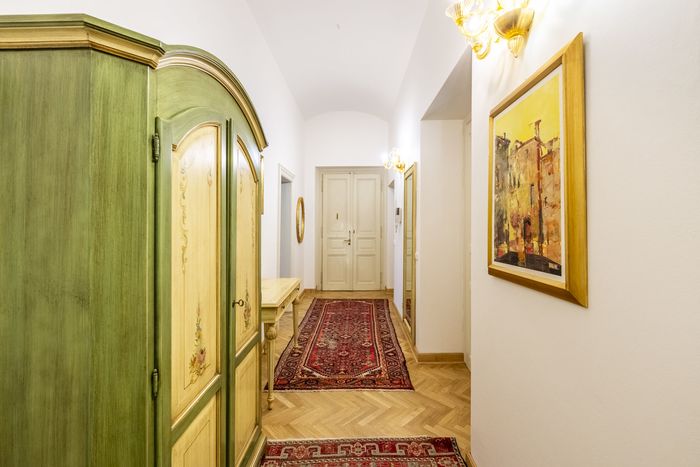 Fotografie nemovitosti - Praha, luxusní byt 4 + kk k pronájmu 114m2 , Truhlářská ulice, balkón