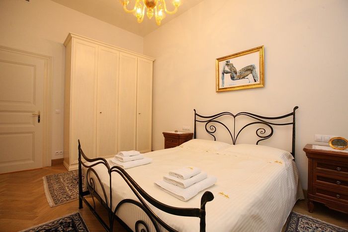 Fotografie nemovitosti - Praha luxusní byt 3 + kk k pronájmu, 2x koupelna, Italská ulice, Vinohrady, 94 m2