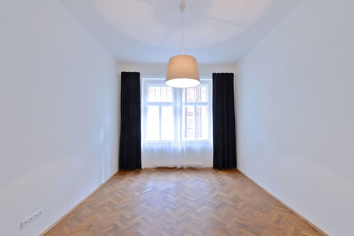 Fotografie nemovitosti - Praha, nezařízený byt 3+kk (93 m2), k pronájmu, klimatizace, Náměstí Jiřího z Poděbrad,