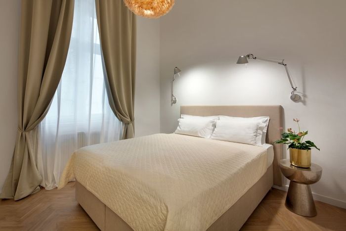 Fotografie nemovitosti - For rent sunny apartment 2 + kk (50m2), Residence Holečkova - Prague 5, the possibility of short-ter