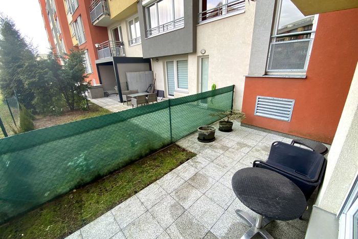 Fotografie nemovitosti - Pěkný zařízený byt 1+kk k pronájmu s terasou (21m2), ulice Sazovická, Zličín.