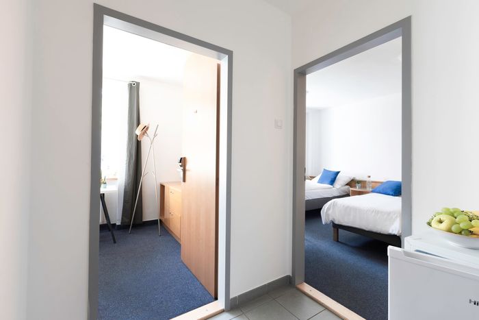 Fotografie nemovitosti - Prague, student apartments, furnished single room for rent (15 m2), Na Sachte street, Holesovice