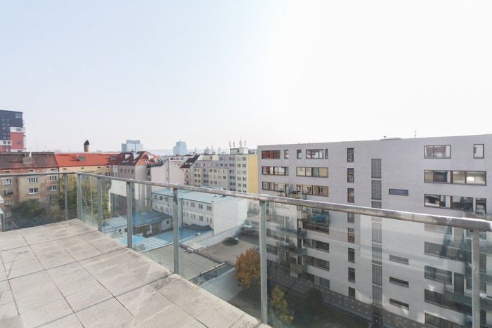 Fotografie nemovitosti - Prague - Holešovice, Poupětova street, fully furnished apartment 1+kt for sale, 28,5 sqm, terrace