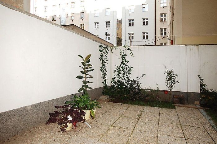 Fotografie nemovitosti - Prague, nice apartment 2+kk for sale, 63 m2, cellar, front garden, Prague 3, Biskupcova street