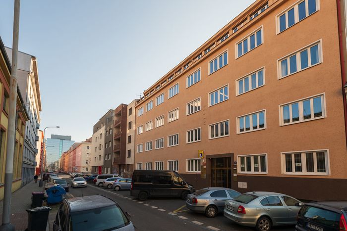 Fotografie nemovitosti - Praha, nezařízená kancelář k pronájmu, ulice Přístavní, Holešovice, velikost  23.7 m2
