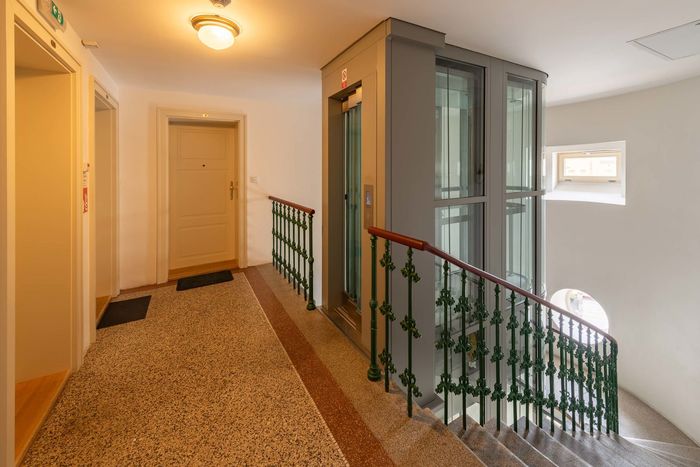 Fotografie nemovitosti - Praha 1, pronájem zařízeného mezonetového bytu 3+kk (84 m2), klimatizace, atraktivní místo, ul.Kozí
