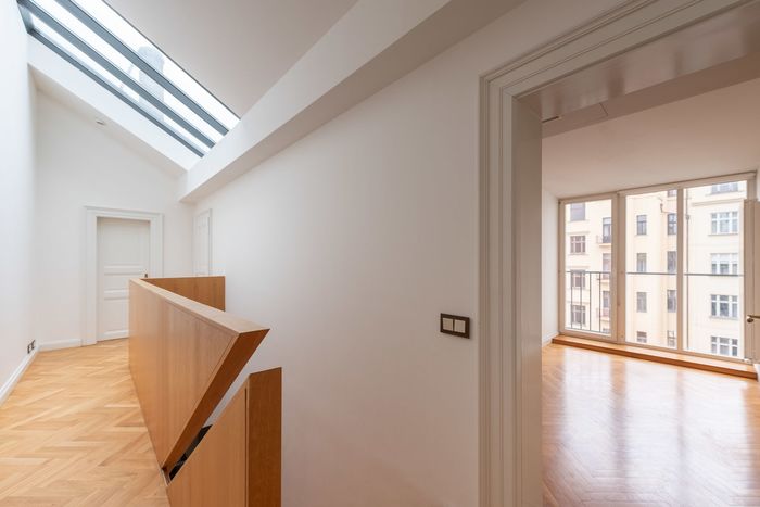 Fotografie nemovitosti - Praha 1 - pronájem mezonetu 5+1 (224 m2), klimatizace, recepce, Pařížská ulice