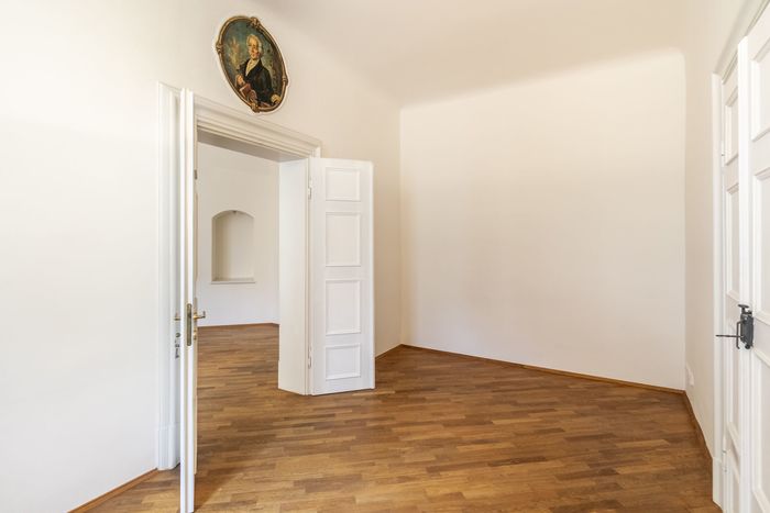 Fotografie nemovitosti - Hezký byt k pronájmu 4+1 (174 m2), terasa, 3x koupelna, Praha 1 - Malá Strana
