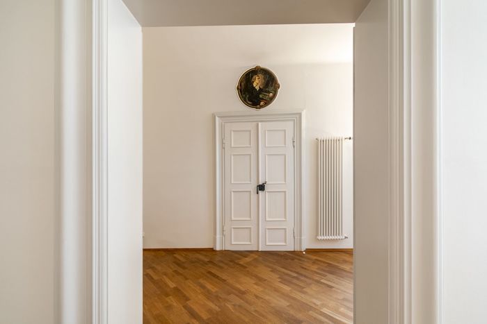 Fotografie nemovitosti - Hezký byt k pronájmu 4+1 (174 m2), terasa, 3x koupelna, Praha 1 - Malá Strana