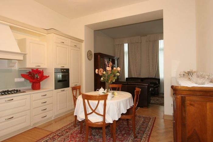 Fotografie nemovitosti - Praha, pronájem, luxusní kompletně zařízený byt 3+kk, 106.91 m2, bazén, klimatizace, Italská ul.