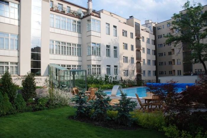 Fotografie nemovitosti - Praha, pronájem, luxusní kompletně zařízený byt 3+kk, 106.91 m2, bazén, klimatizace, Italská ul.
