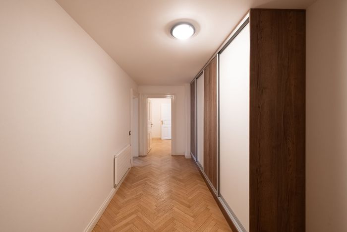 Fotografie nemovitosti - Praha 1 - pronájem kanceláře 3+1 (135 m2), terasa 35m2, klimatizace, recepce, Pařížská ulice