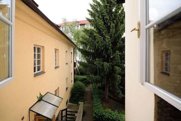 Fotografie nemovitosti - Praha, stylový, zařízený byt 4+1 k pronájmu, Malá Strana, 90m2 + balkón, u parku Kampa