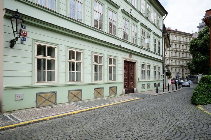 Fotografie nemovitosti - Praha, stylový, zařízený byt 4+1 k pronájmu, Malá Strana, 90m2 + balkón, u parku Kampa