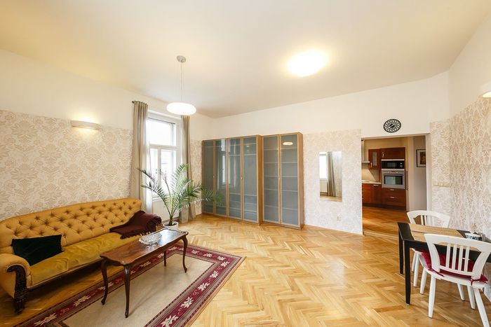 Fotografie nemovitosti - Praha, pronájem, zařízený slunný byt 2+kk, 50 m2, sklep, komora, Smíchov, ul. V Lesíčku